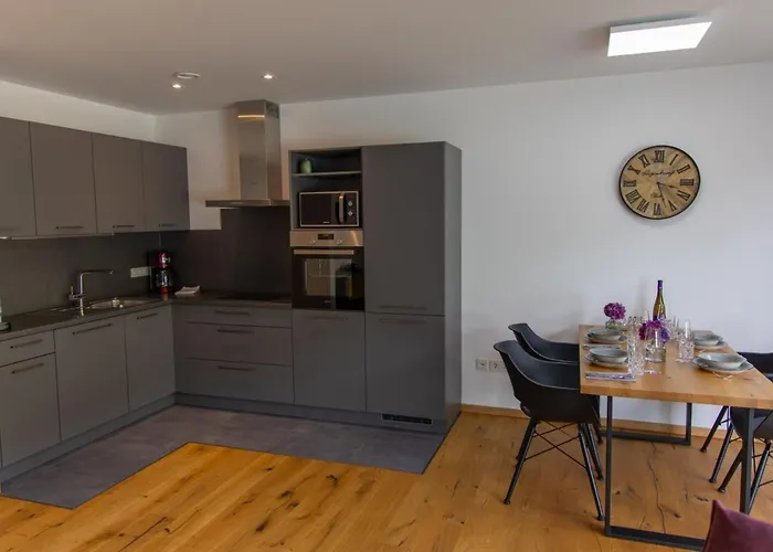 2 * トラーベン・トラールバッハ